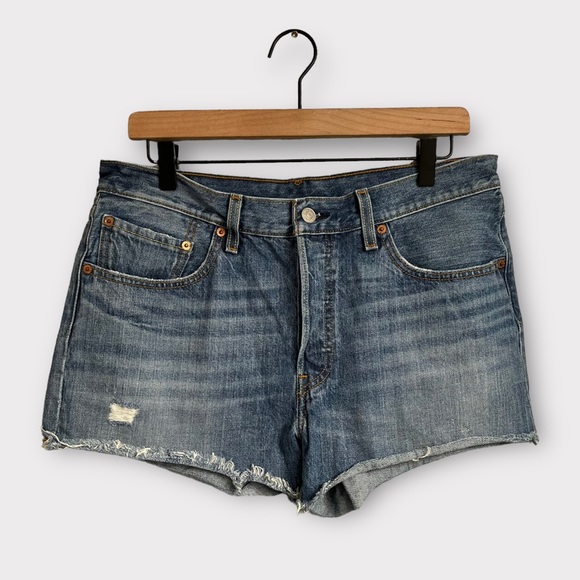 Levi’s 501 Distressed Cut Off Denim Shorts Size 30 - Picture 2 of 5